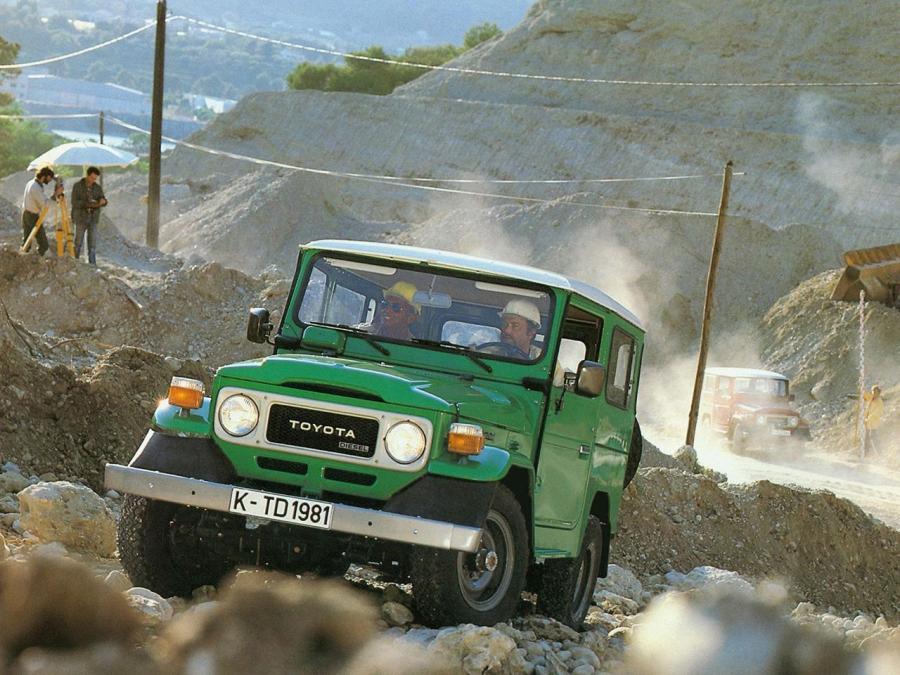  Toyota Land Cruiser (FJ40VL) 1961 года  (фото 2 из 4)